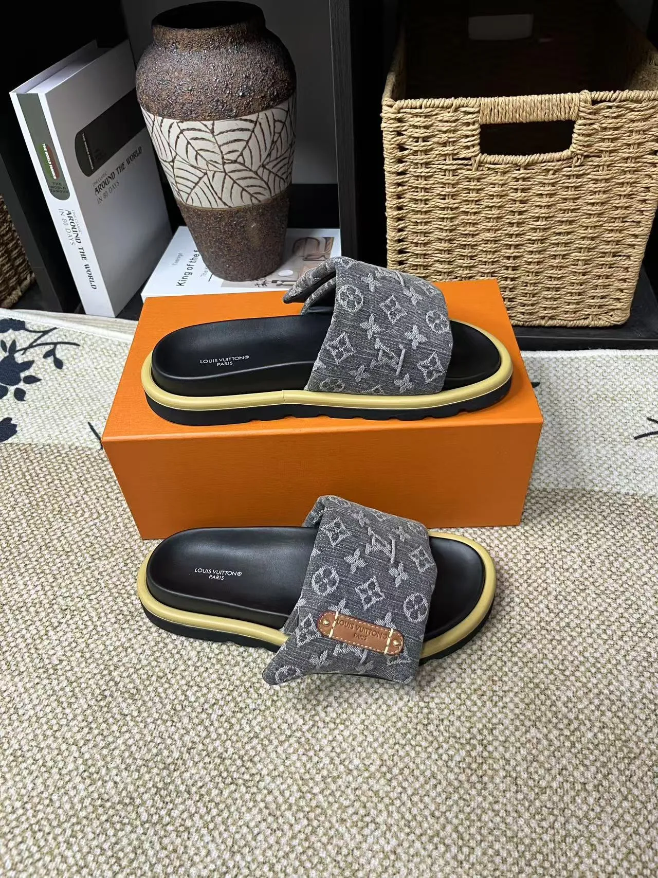 P340 yuan LV Louis Vuitton Full of high-end feel! A popular model among bloggers at home and abroad, it’s retro and fashionable, and looks stunning on your feet! Mainly recommended model on the official website★ ━━━━━ ЅᏇєєt ━━━━━ ▪️Upper: original calfskin ➕5D printing process ▪️Inner: imported mixed sheepskin ▪️Outsole: original molded foam outsole ▪️Size: Female 35-40 Men's 39-44 (women's 41 men's 45)